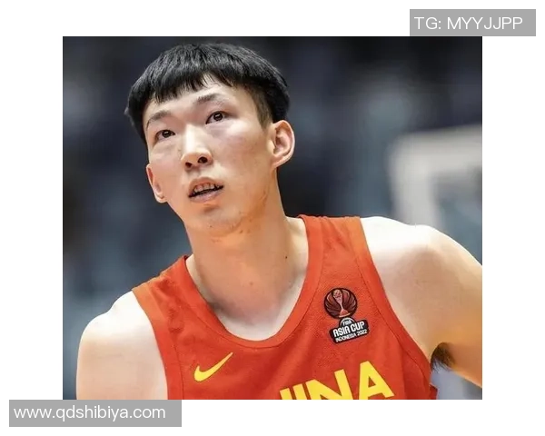 足球明星盛赞周琦的篮球才华与拼搏精神引发热议