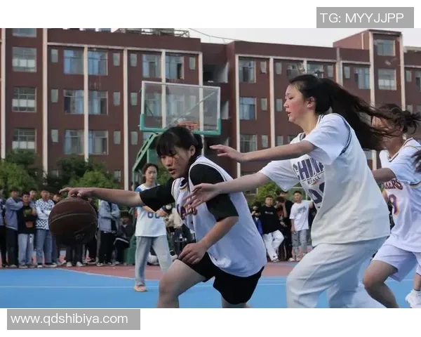 重庆篮球队的节奏揭秘:激情与技巧交织的赛场故事 重庆篮球队的节奏揭秘:激情与技巧交织的赛场故事