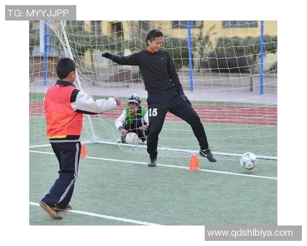足球明星日常训练揭秘:提升技术与体能的秘密课程与训练方法 足球明星日常训练揭秘:提升技术与体能的秘密课程与训练方法